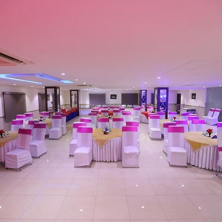 Airport Hotel Bollywood Paradise Neu-Delhi Exterior foto