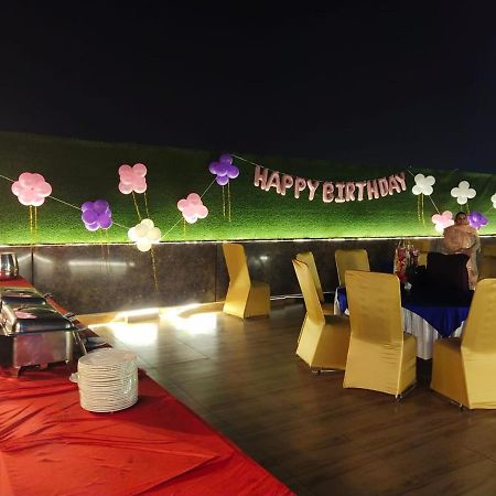 Airport Hotel Bollywood Paradise Neu-Delhi Exterior foto