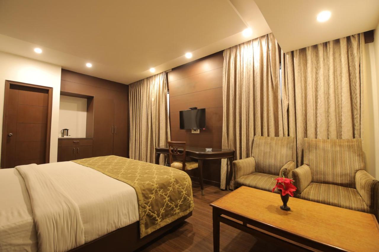 Airport Hotel Bollywood Paradise Neu-Delhi Exterior foto