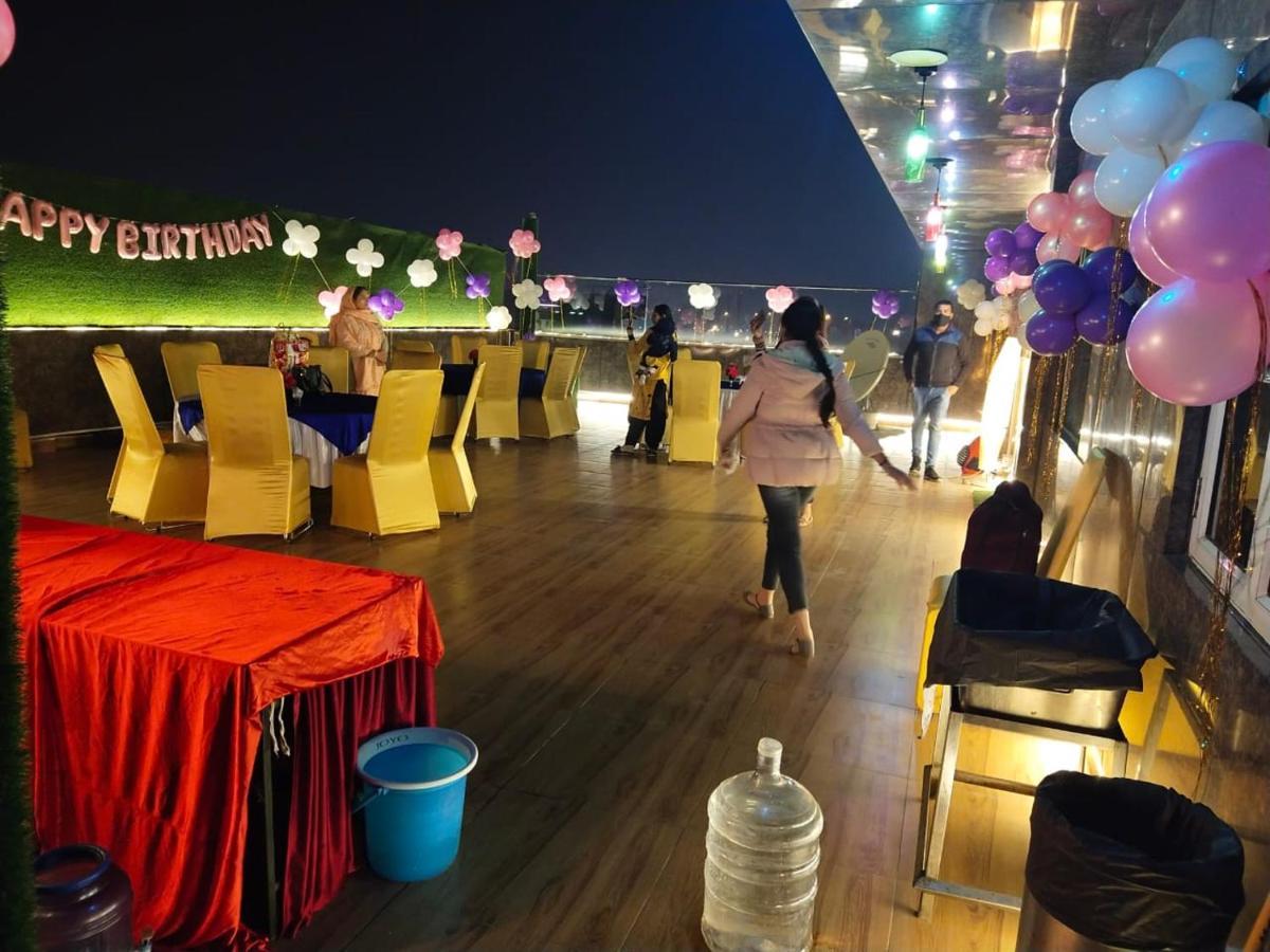 Airport Hotel Bollywood Paradise Neu-Delhi Exterior foto