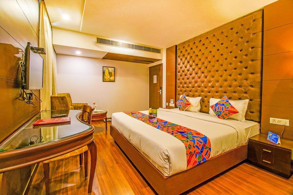 Airport Hotel Bollywood Paradise Neu-Delhi Exterior foto