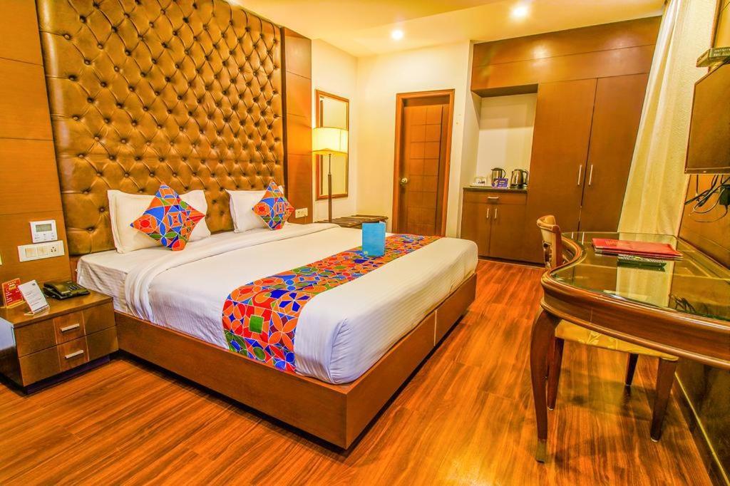 Airport Hotel Bollywood Paradise Neu-Delhi Exterior foto